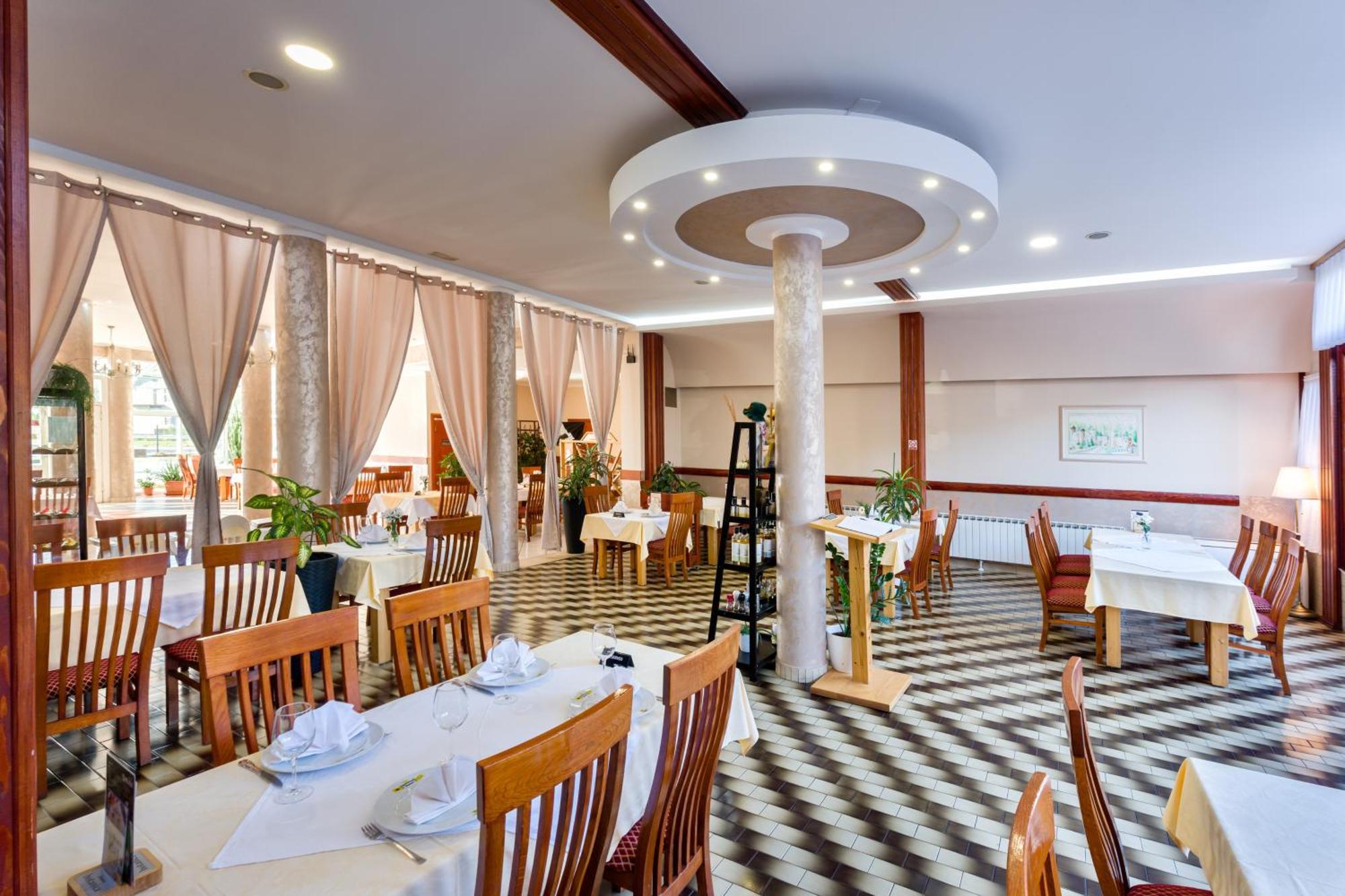 B&B Restoran Bosiljevo ภายนอก รูปภาพ