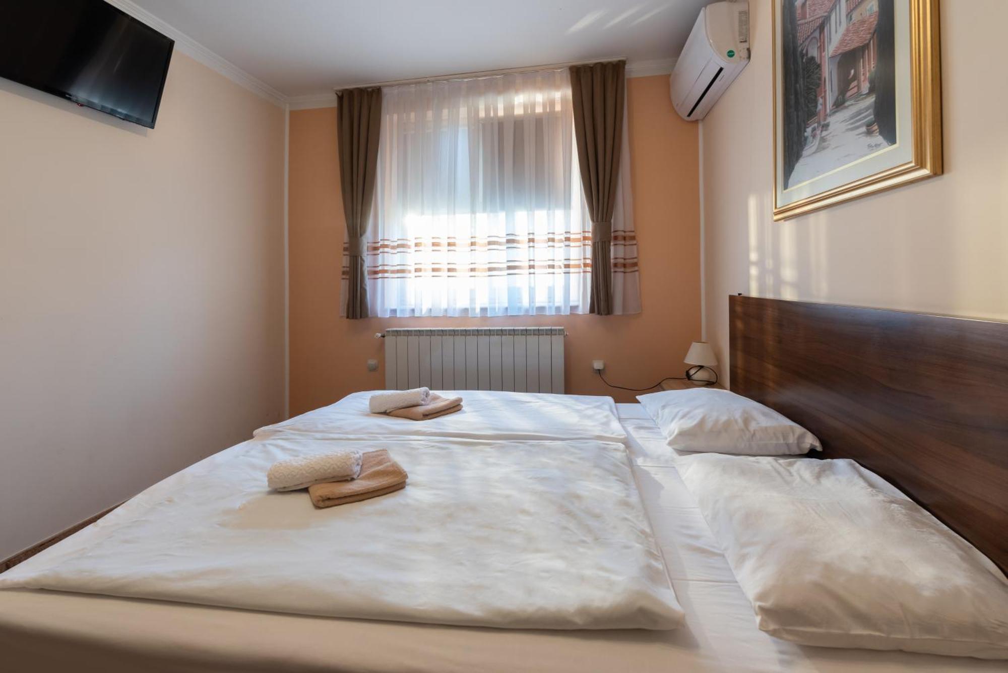 B&B Restoran Bosiljevo ภายนอก รูปภาพ